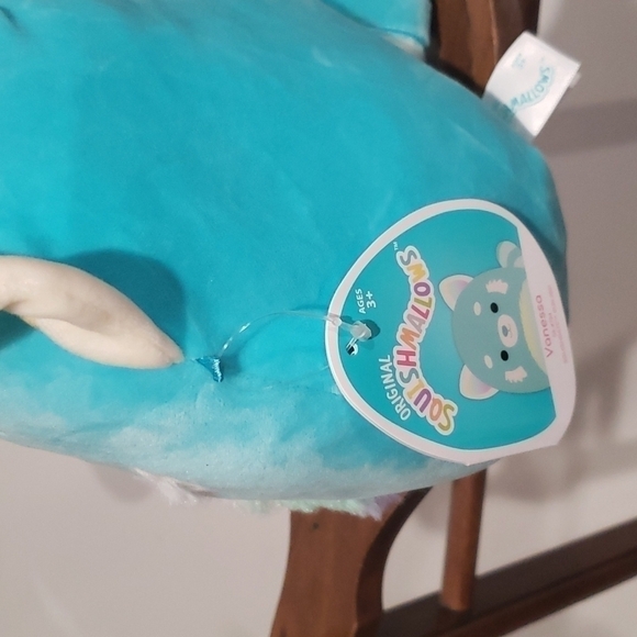 SQUISHMALLOWS™ Vanessa the Red Panda 8" - Picture 5 of 6